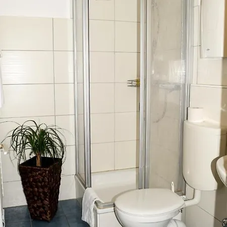 Hotel- Restaurant Kerzan's Hotel 2*