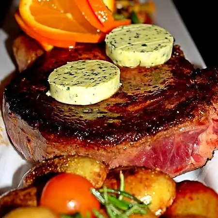 מלון Hotel- Restaurant Kerzan's 2*