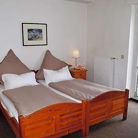 מלון Hotel- Restaurant Kerzan's 2*
