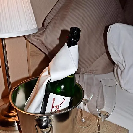 Hotel- Restaurant Kerzan's 호텔 2*